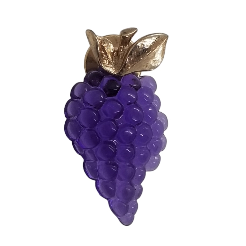 AVON 1981 "CONVERTIBLE FRUITS" PURPLE GRAPES LUCITE PIN